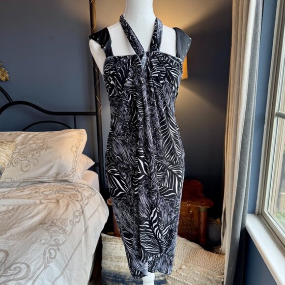 Black and White Zebra Palm Print Swim Cover Up Sarong w Gold Clasp - Picture 7 of 10